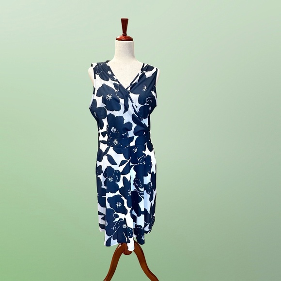 Guberry Wrap V-Neck Sleeveless Pullover Sundress Cover-Up Floral Blue & White XL - Picture 9 of 11